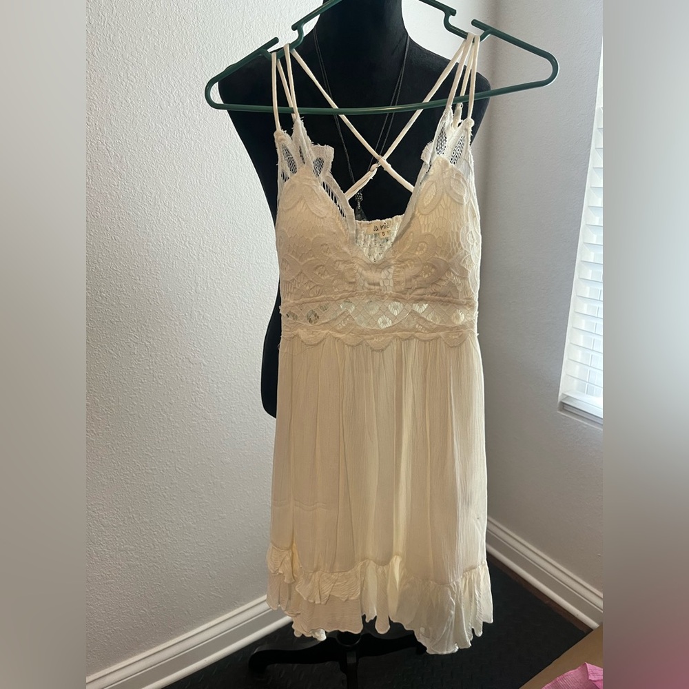 LA MIEL Cream Lace Dress
